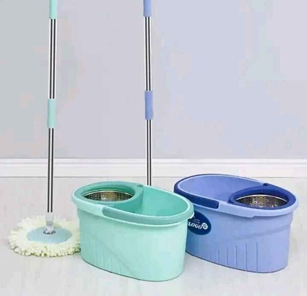 Balai à franges rotatif avec seau