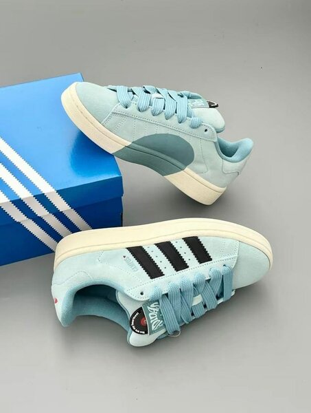 Baskets en daim bleu adidas