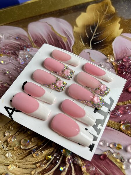 Ongles Press-on Roses Élégants