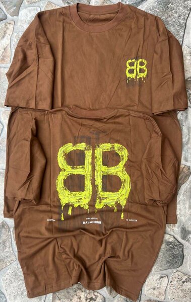 T-shirt marron graphique