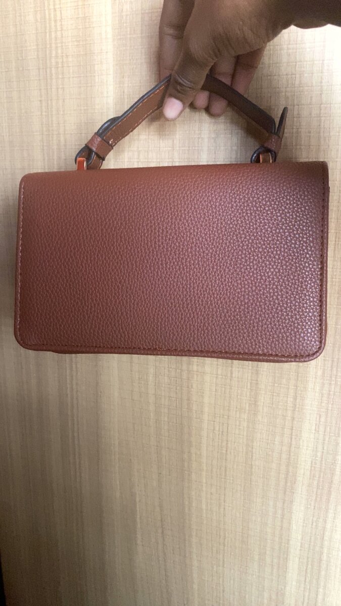 Sac à main en cuir marron élégant