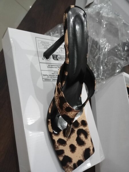 Sandales à talons imprimé léopard