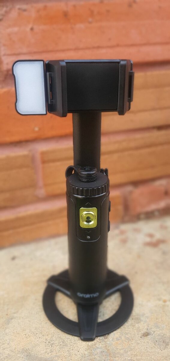 The Oraimo FlowMotion Smart Face-Tracking Gimbal