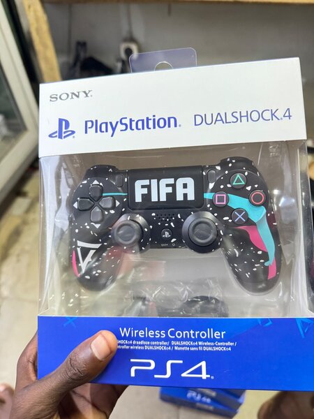 Manette ps4 design FiFA