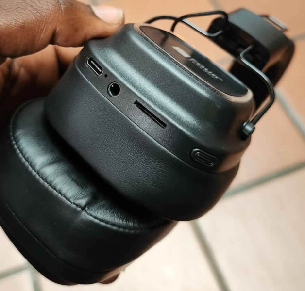 Four seasons boom 8 headphones