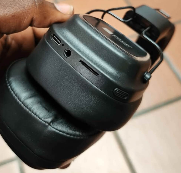 Four seasons boom 8 headphones