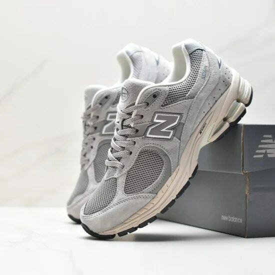 New Balance 2002r