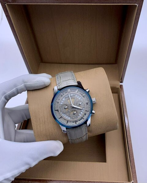 Montre élégante chronographe