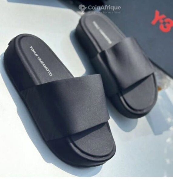 Claquettes noires confortables