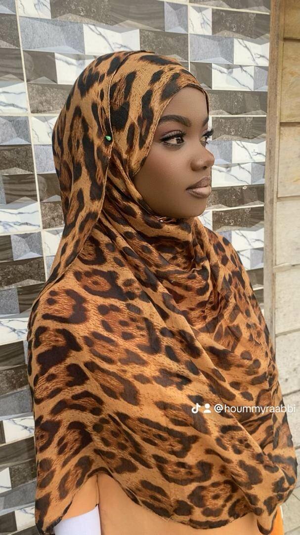Hijab à motifs léopard