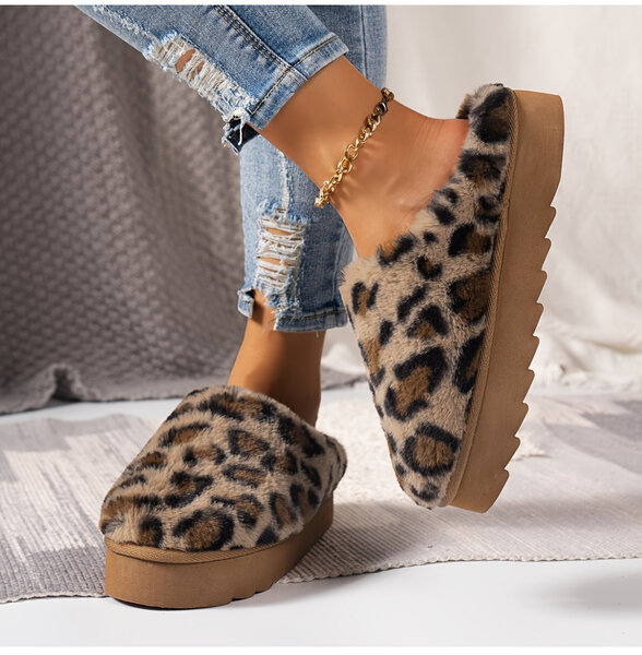 Chaussons en fausse fourrure léopard