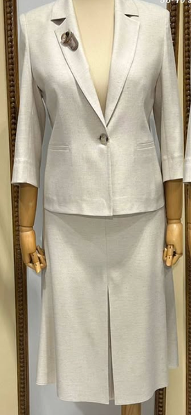 Женский костюм с юбкой