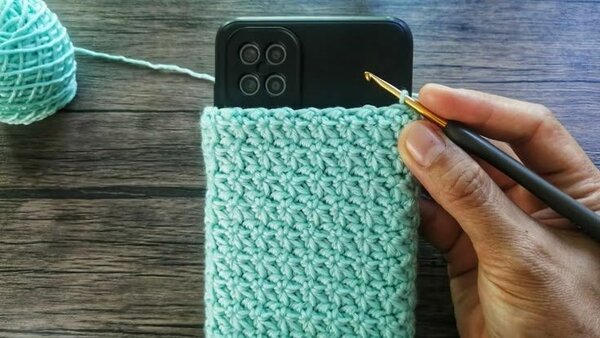 Pochette  téléphone crochet