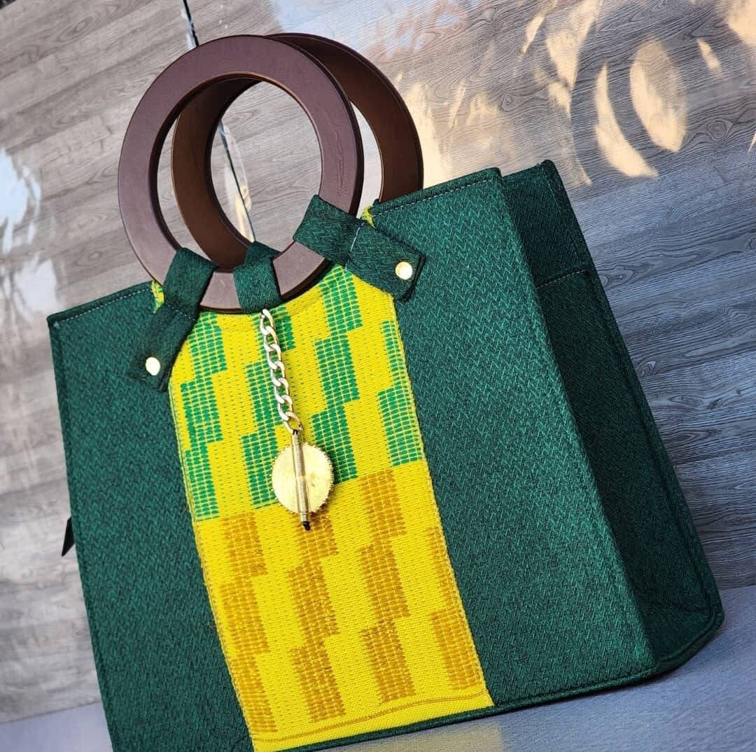 Sac à main en tissu coloré