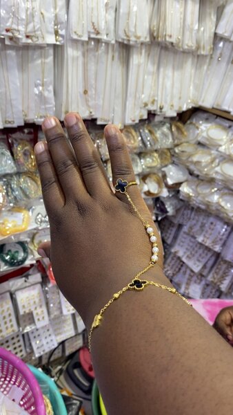 Bijoux Main en Or Élégant