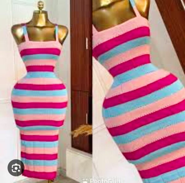 Robe rayée moulante colorée