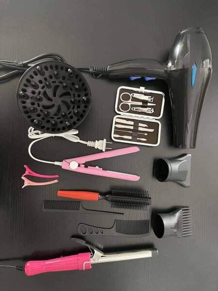 Notre super kit de beauté de coiffure et onglerie est disponible 