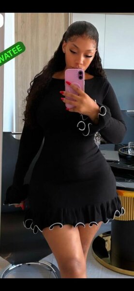 Robe moulante noire élégante