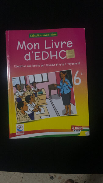 Manuel scolaire EDHC 6e