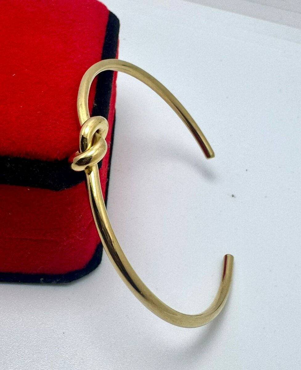 Bracelet en acier noir élégant