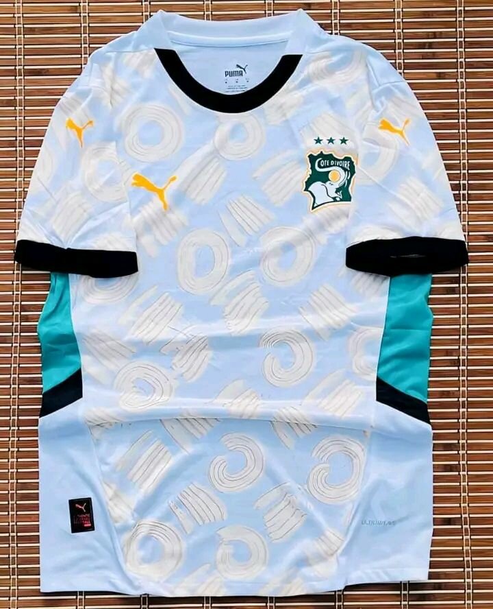 Maillot de côte d'ivoire et Barcelone