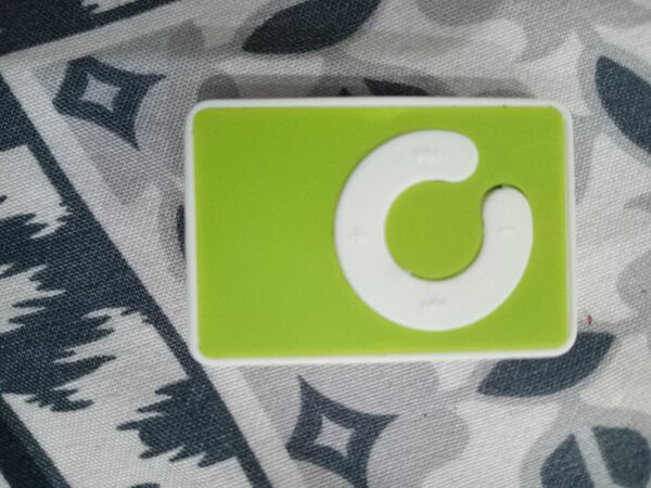 Mp3 player mini shuffle/ Orignal stereo with 32 gb sd card