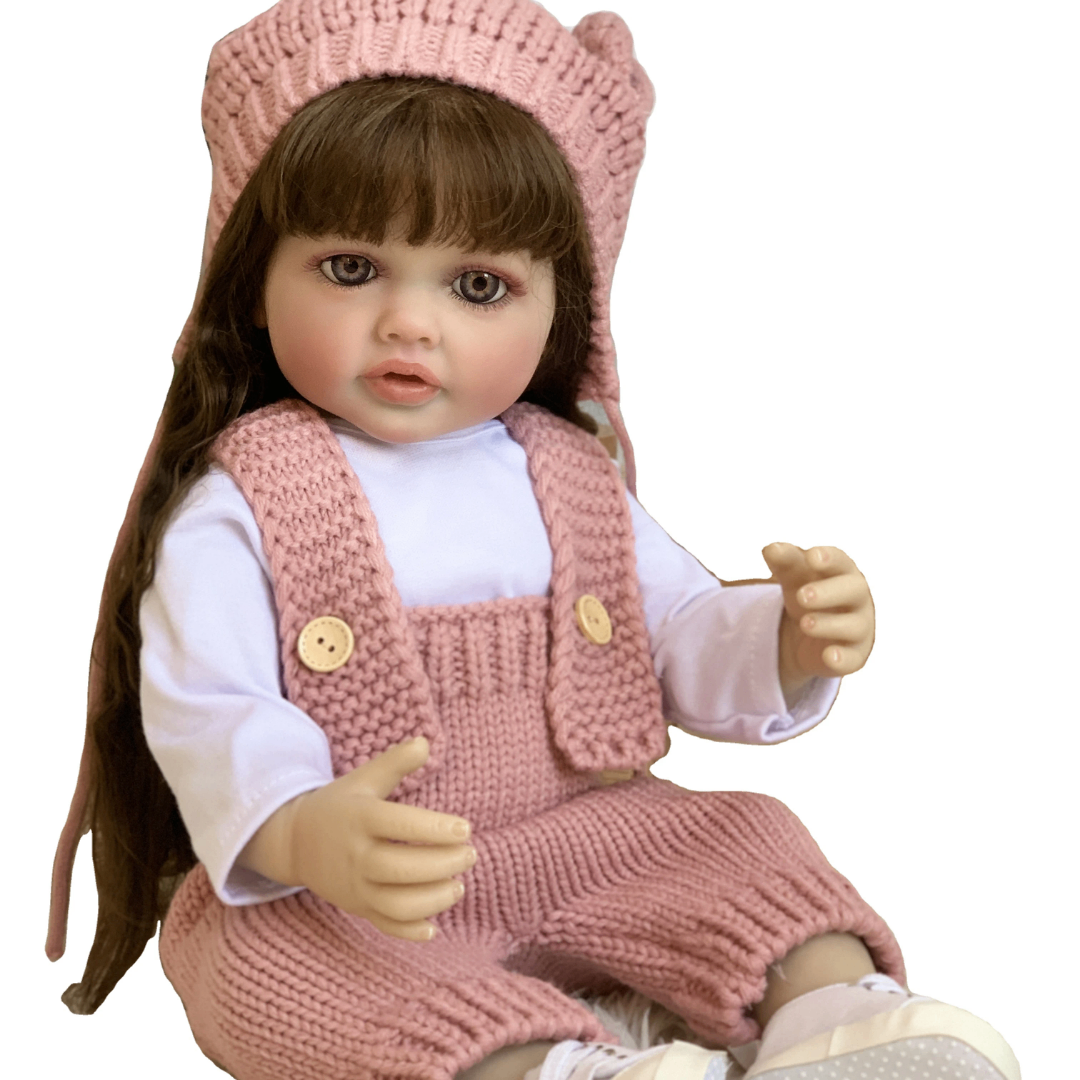 Poupée réaliste avec tenue tricotée