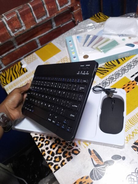 Clavier et souris rechargeable