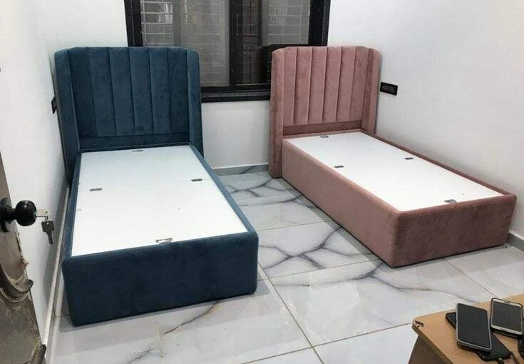 Lit simple moderne en velours