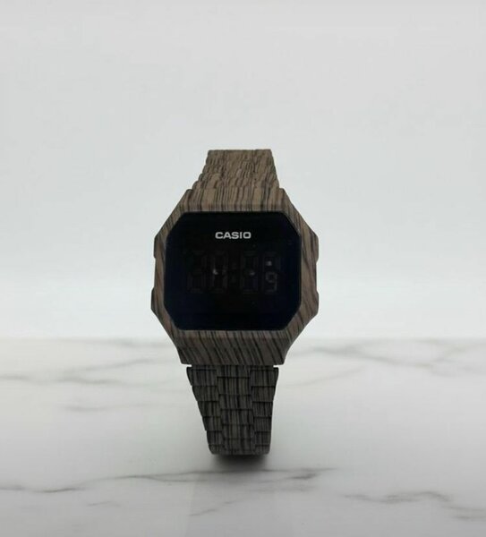 Montre Casio à motif moderne