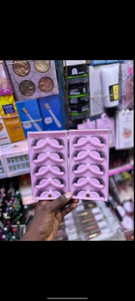 Faux cils  yeux de biche