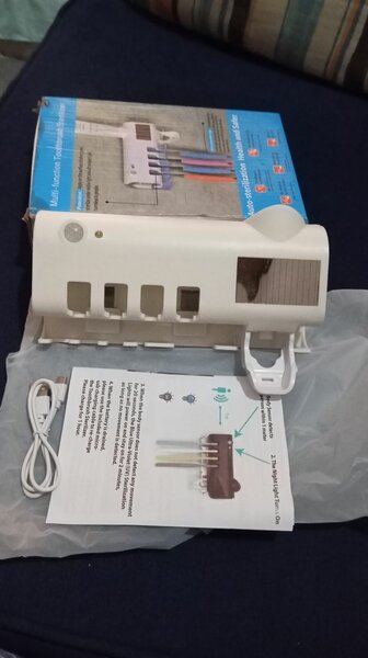 DISTRIBUTEUR DE DENTIFRICE