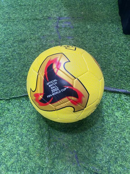 Ballon de Football Officiel 2002