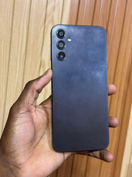 Samsung Galaxy A14 128giga/4  tout passe propre