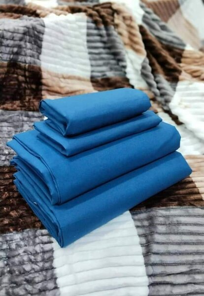Bedsheets 2  pillow cases and 2 bedsheets 