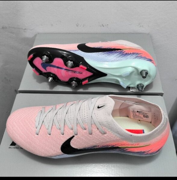 Crampons nike et adidas