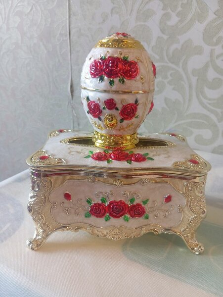 Салфетница и предмет для зубочистки