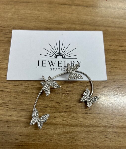 Butterfly ear cuff