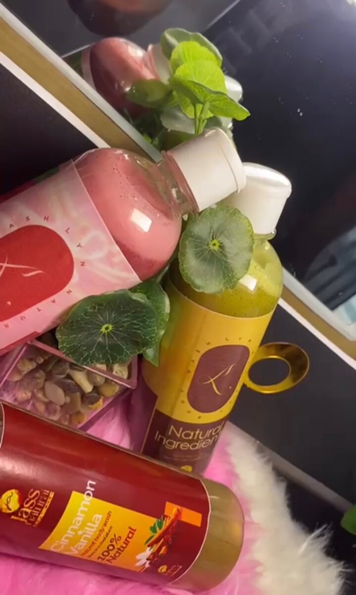 Lyn Natural Shower Gel (500ml)