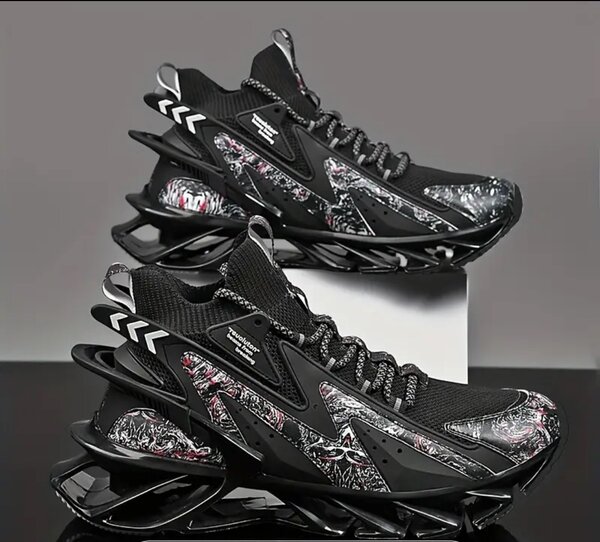 Стильные кроссовки.