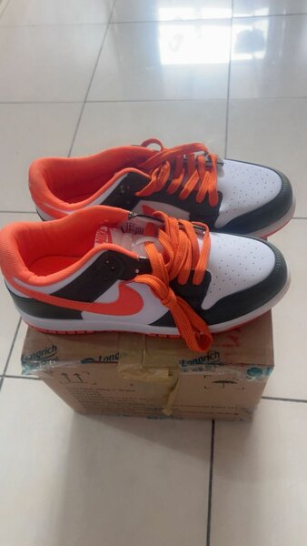 Baskets colorées et élégantes