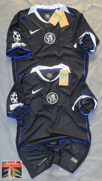 Maillot de football noir rétro