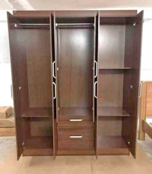 Garde-robe spacieuse moderne