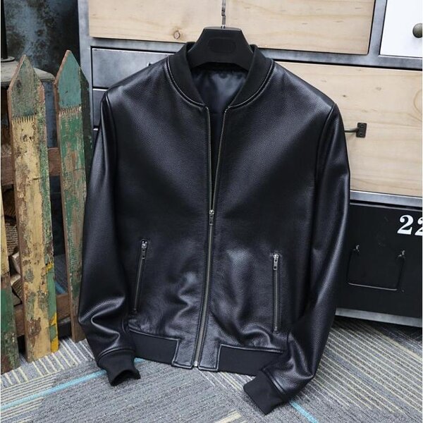 Куртка из экокожи. Качество отличное. Размер не подошел нам.