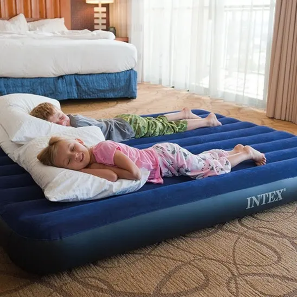 Matelas gonflable avec pompe