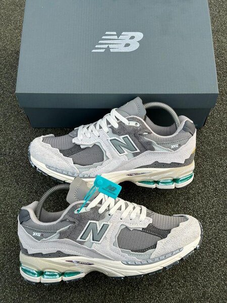 New balance 2002r