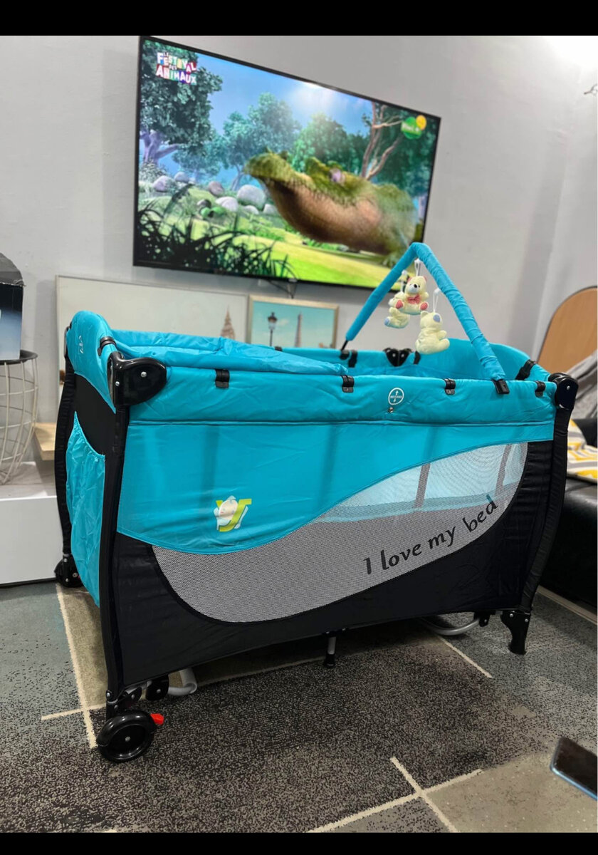 Lit parapluie bébé avec mobile