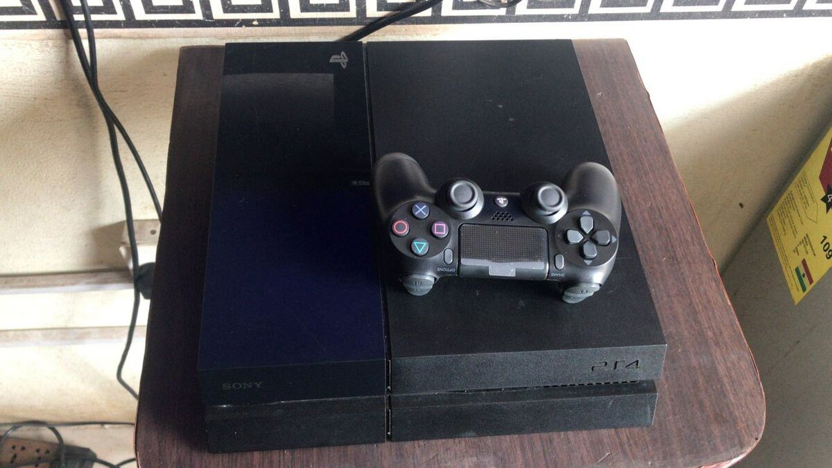 Ps4 standard jailbroken with games on it