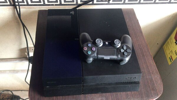 Ps4 standard jailbroken with games on it