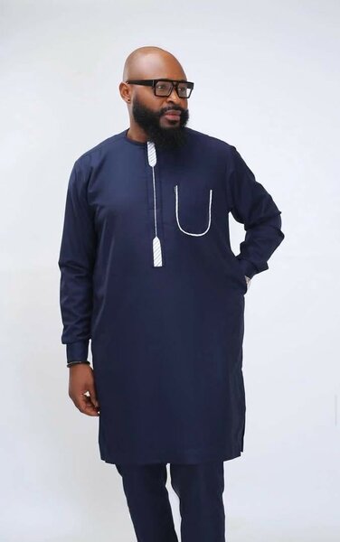 Ensemble traditionnel homme élégant